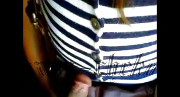 sex sờ cu Một tên trộm ôm quay lén gái tắm cảnh sát.